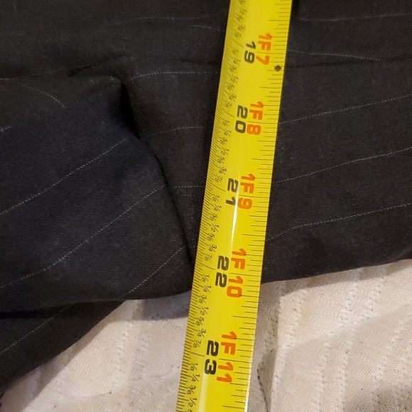 Hart Men's charcoal pin business suit - Picture 4 of 7